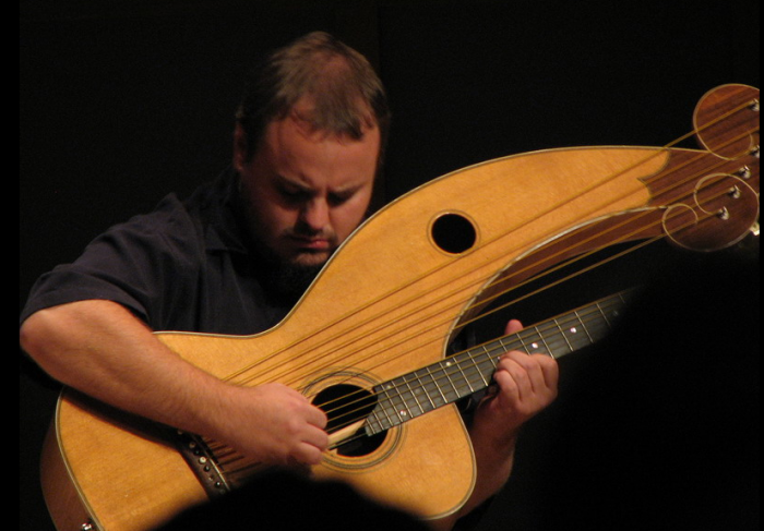 This is Andy Mckee, and American, who was the star of the Guitar Festival.