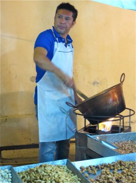 Right behind the treat stand was this fellow cooking up some peanuts.  What I spared you was the next photo of him using his apron to wipe the persperation from his face.